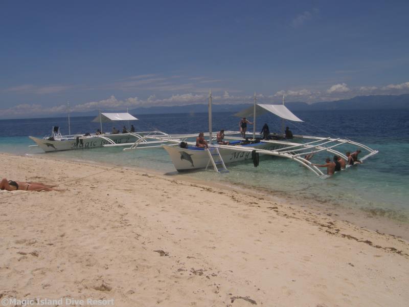 Magic Island Dive Resort Моалбоал Экстерьер фото